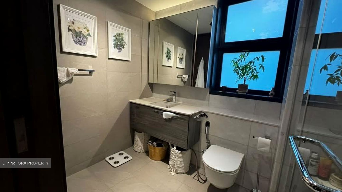 Royalgreen (D10), Condominium #585615751
